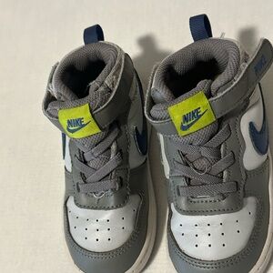 Nike Kids Gray and Blue Sneakers with Lime Accents